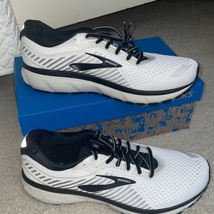 Brooks Ghost 12 Men Shoe